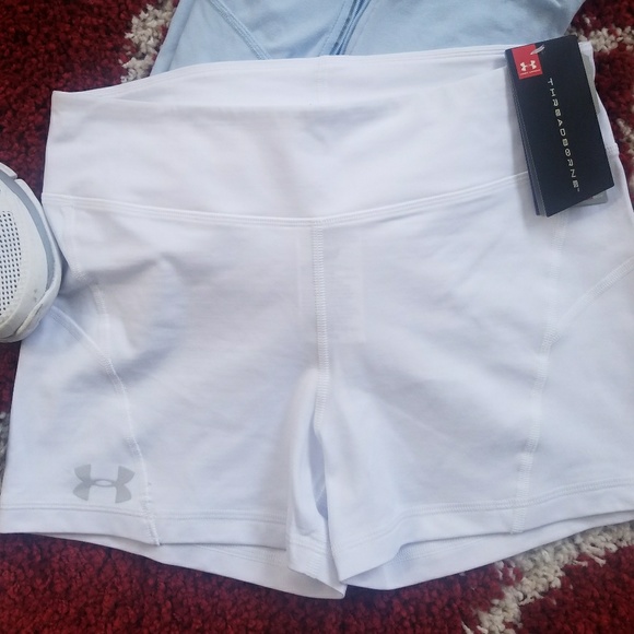 Under Armour Pants - Under Armour women's 4" compression shorts